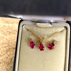 10 KT Gold Ruby diamond necklace and earrings